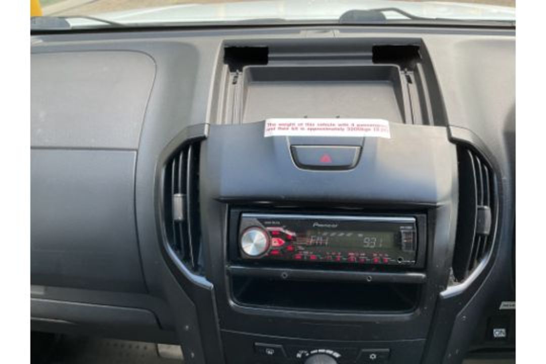 ISUZU D-Max Double cab 2.5TD, 2017, fitted purpose built Utility body and winch! - Image 49 of 61