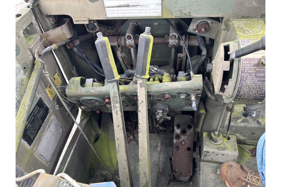 M548 Tracked Cargo Carrier with Winch from UK MoD - Image 31 of 36