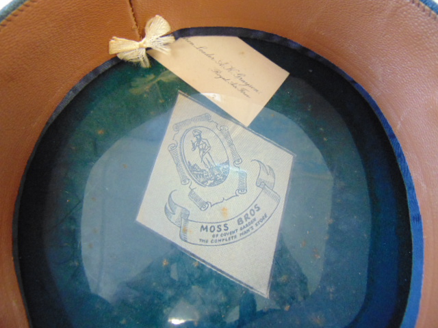 Original RAF Moss Bros Officer Service Hat with Badge attributed to Squadron Leader AK Grayson RAF - Image 4 of 4