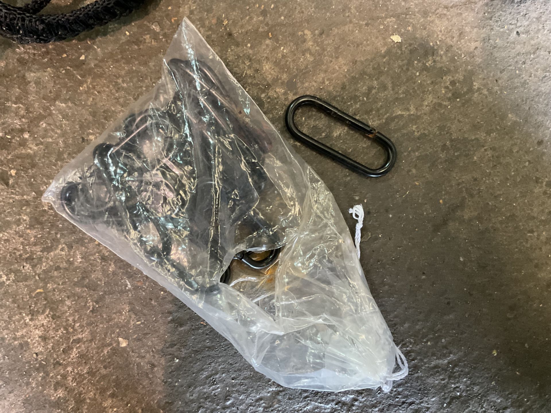 1 x new universal load master cargo net C/w hooks etc. - Image 3 of 5