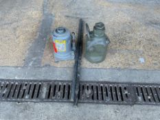 Unissued 10tonne and 6tonne Hydraulic Vehicle Jacks