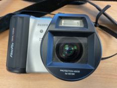 Finepix FujiFilm wide zoom 28-84mm Camera,