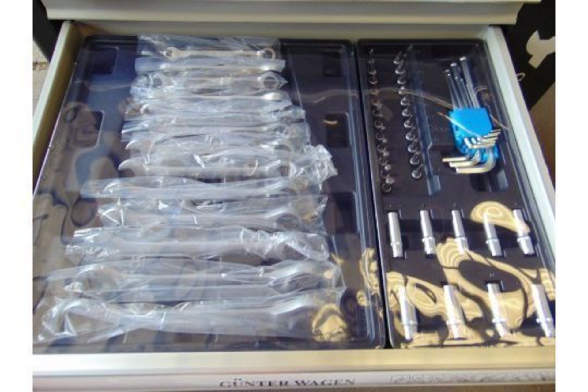 New Unused 6 Drawer Tool Cabinet inc 220Pcs Tools - Image 7 of 15