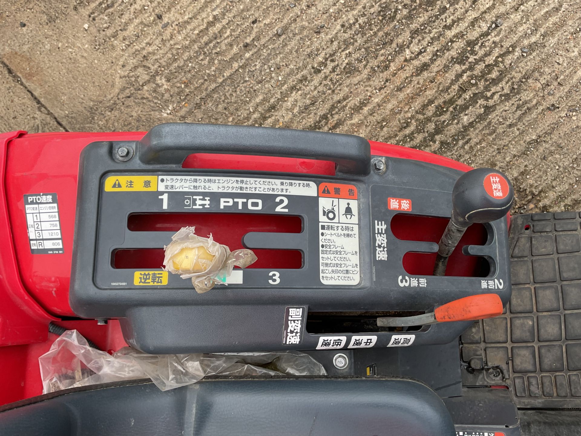 4 x 4 Mitsubishi GF130 compact Tractor with rotavator attachment.ONLY 92 hrs - Image 12 of 17