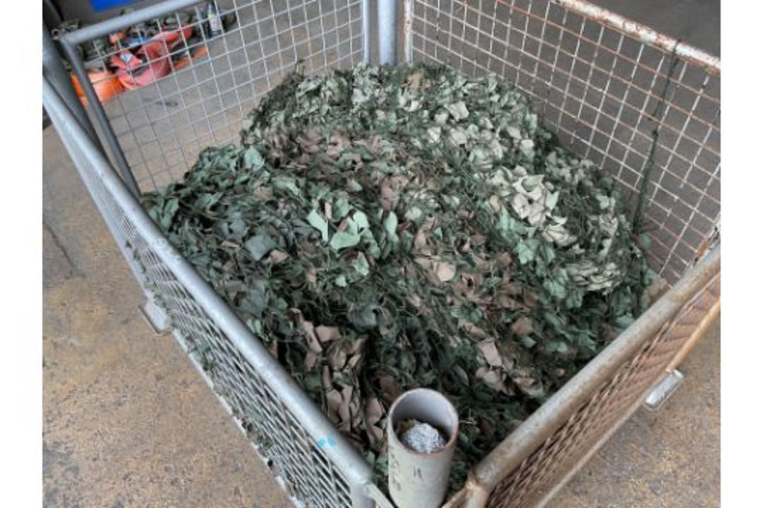 1 x Stillage British Army Woodland Camo Net - Image 2 of 3
