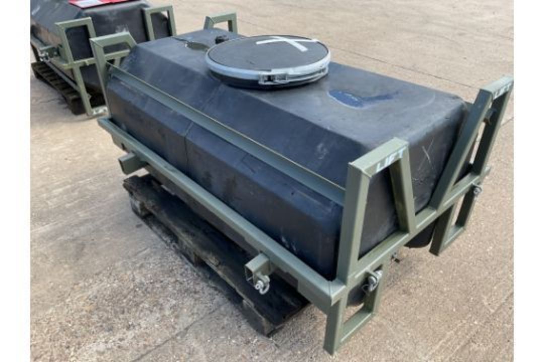 Unissued British Army Demountable 100 Gallon Water Bowser with frame L/R Trailer with Lid and clamp. - Image 3 of 4