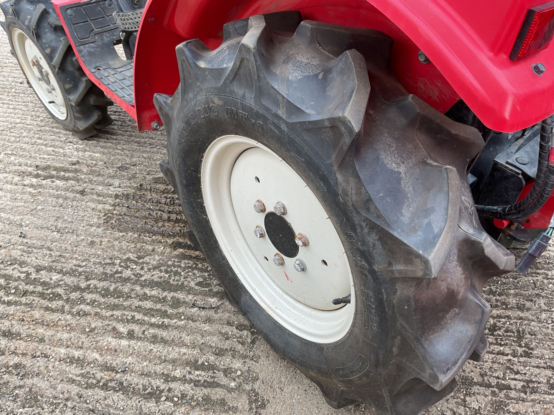 4 x 4 Mitsubishi GF130 compact Tractor with rotavator attachment.ONLY 92 hrs - Image 9 of 17