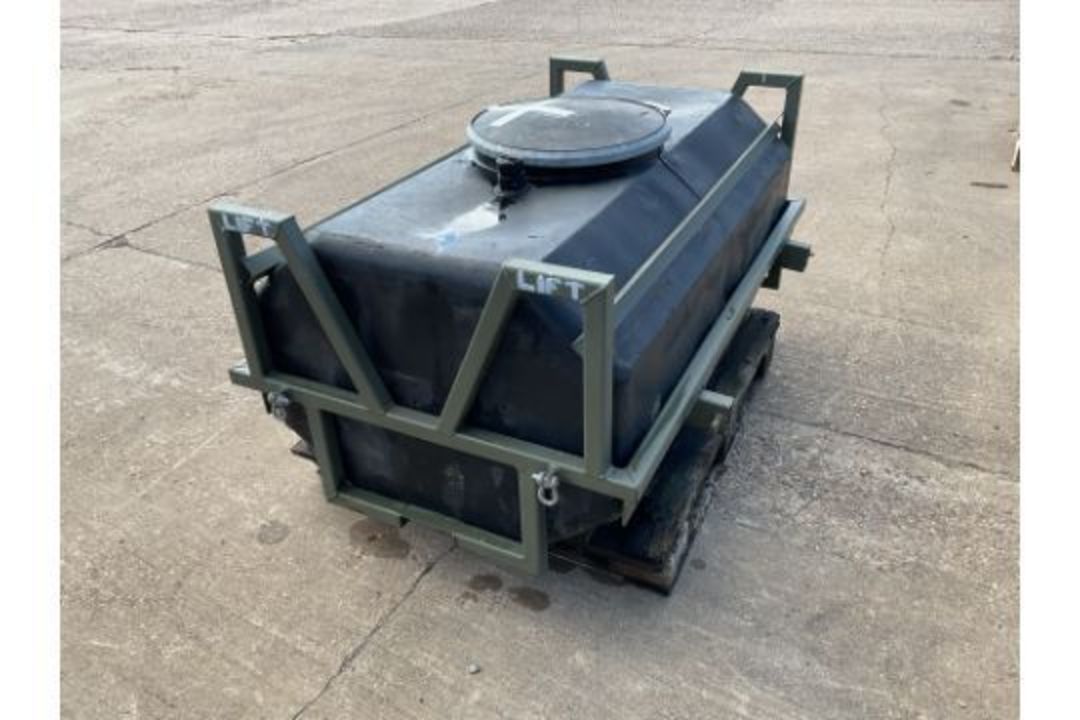 Unissued British Army Demountable 100 Gallon Water Bowser with frame L/R Trailer with Lid and clamp. - Image 4 of 4