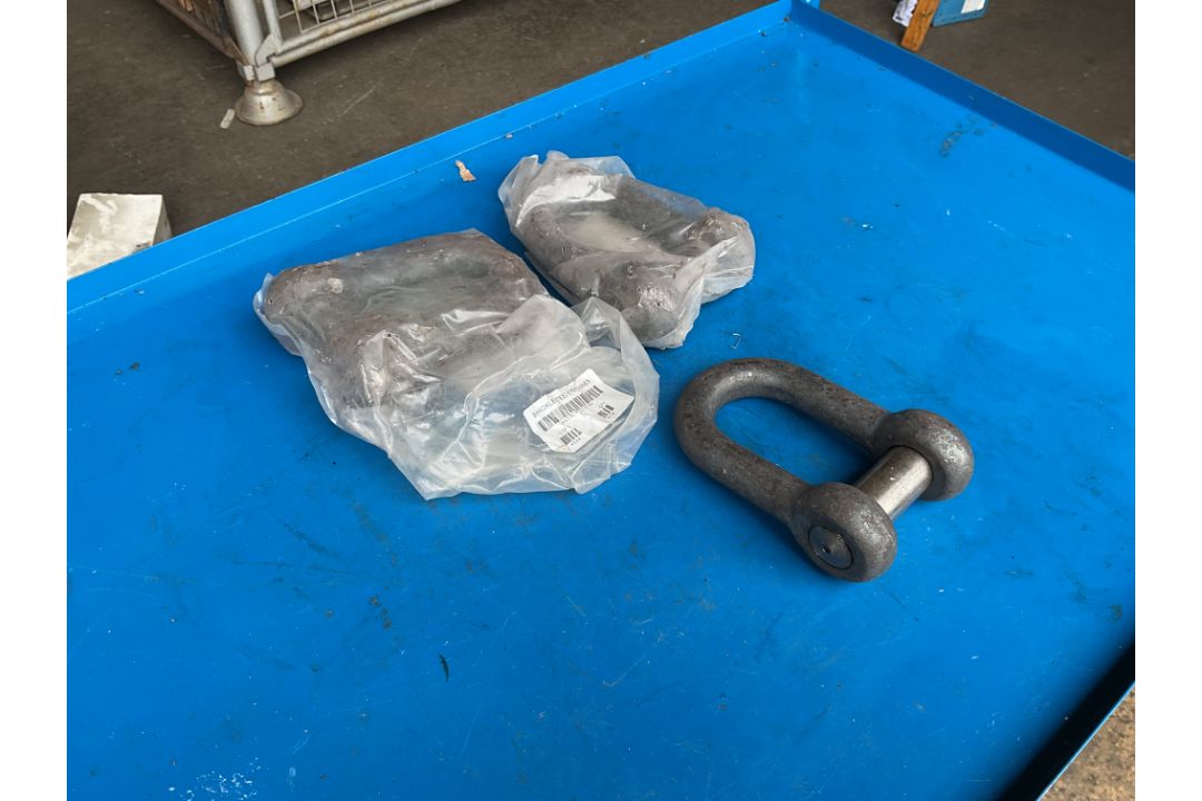 3 x New Unissued 3.75 ton D Shackles from MoD - Image 2 of 5