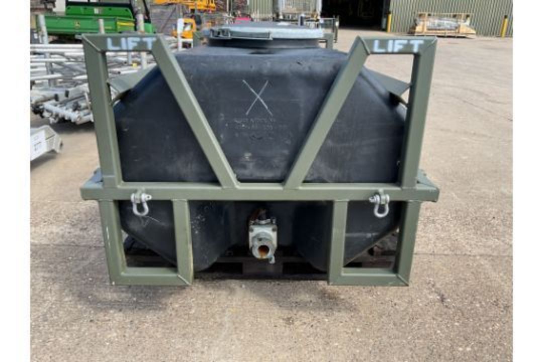 Unissued British Army Demountable 100 Gallon Water Bowser with frame L/R Trailer with Lid and clamp. - Image 2 of 4