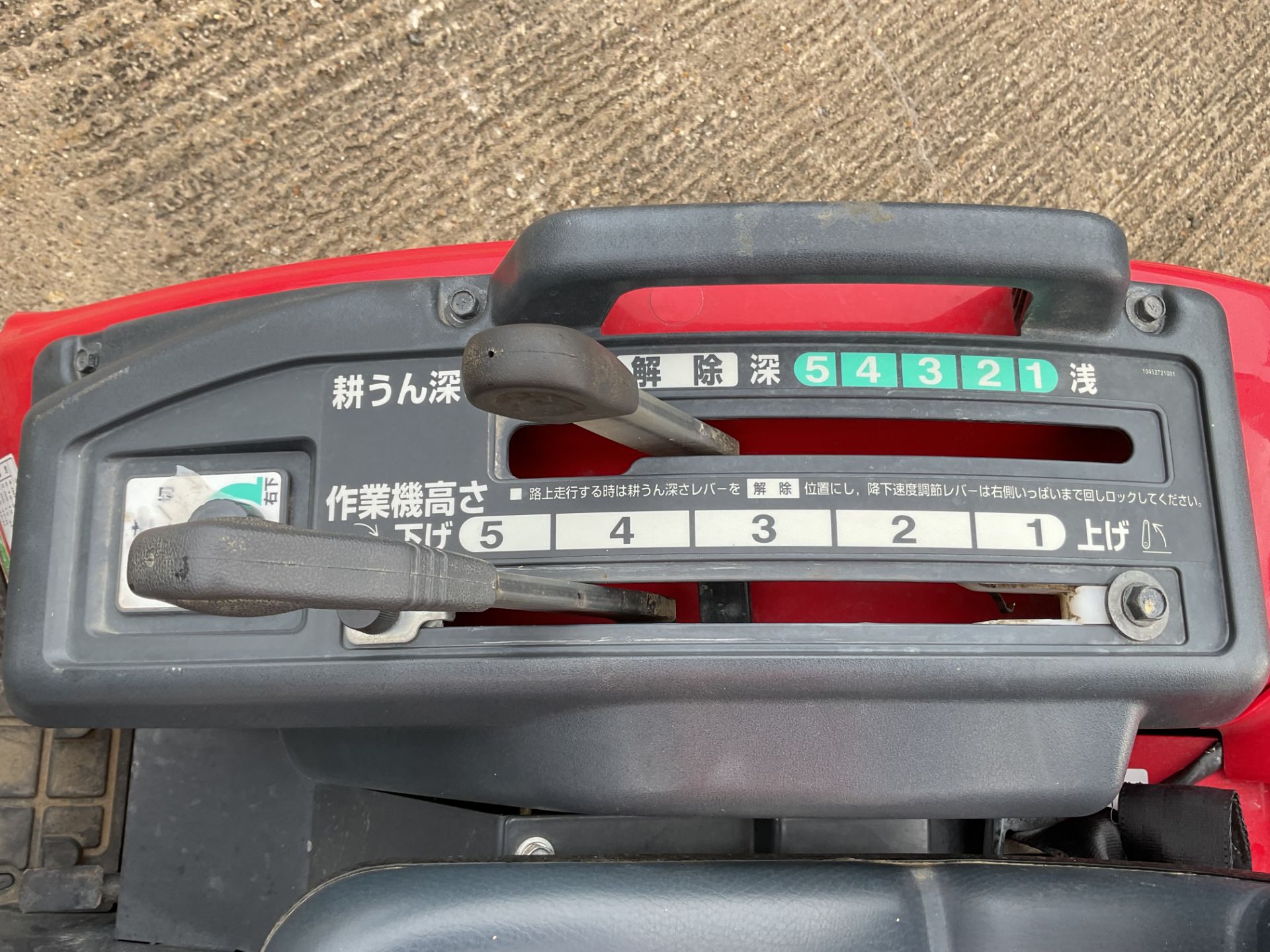 4 x 4 Mitsubishi GF130 compact Tractor with rotavator attachment.ONLY 92 hrs - Image 11 of 17