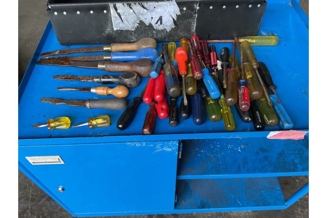Q 50x Screw Drivers Various - Image 1 of 4
