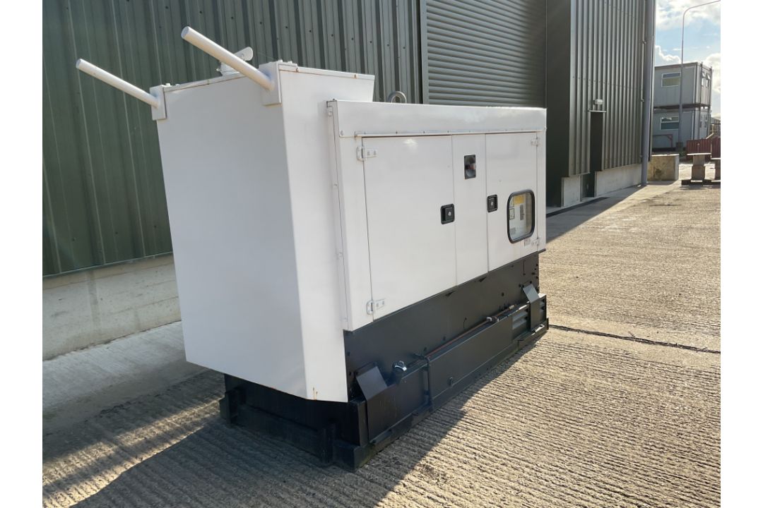 Scorpion Power System Generator 3 phase 115 Kva 415V, 50 Hz from MOD - Image 2 of 14