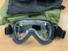 Unissued SAS Issue Cam Lock Anti Mist Parachuting Goggles in Pouch Original Packing