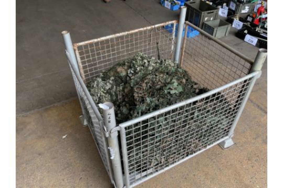 1 x Stillage British Army Woodland Camo Net - Image 1 of 3