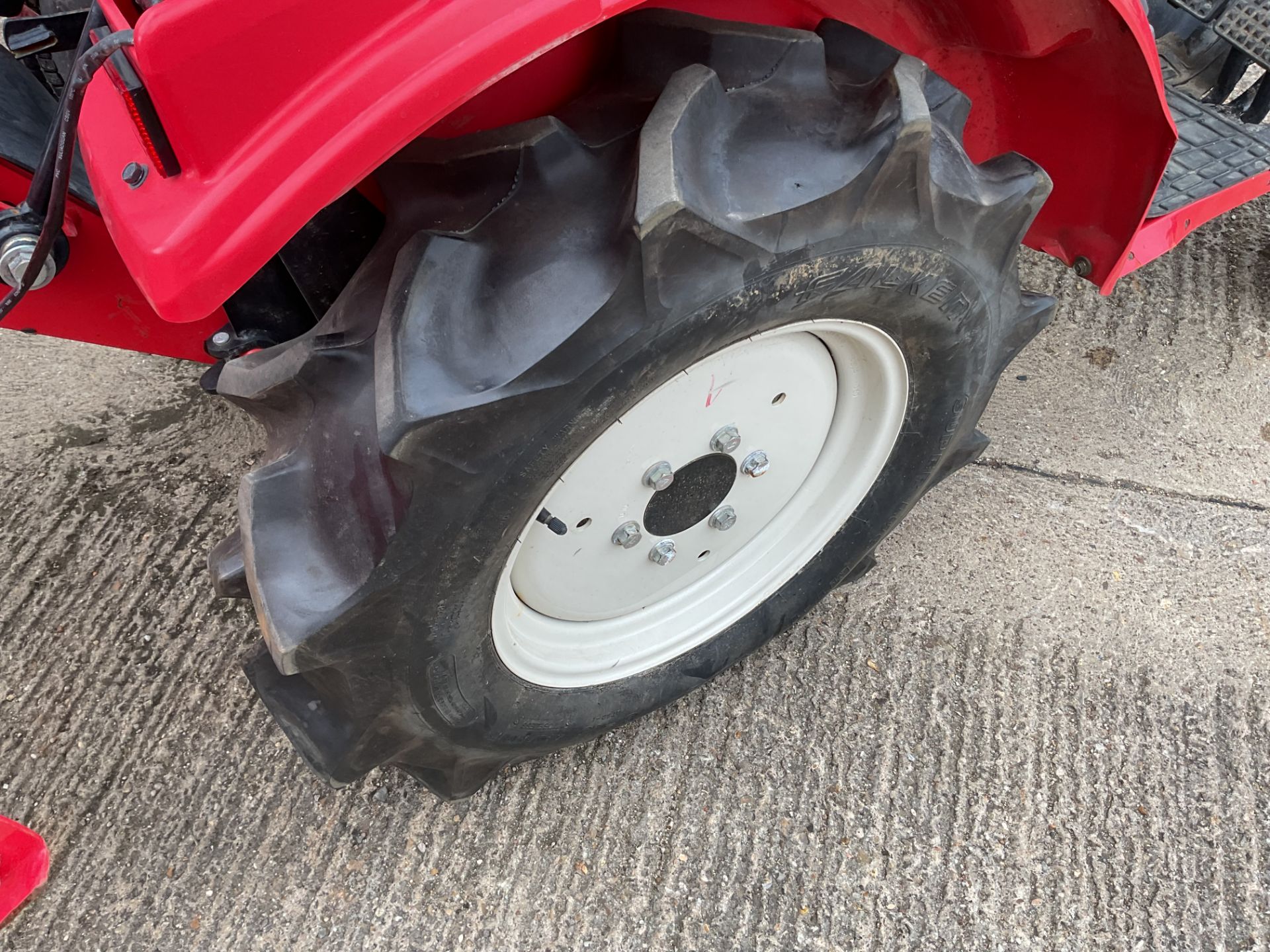 4 x 4 Mitsubishi GF130 compact Tractor with rotavator attachment.ONLY 92 hrs - Image 6 of 17