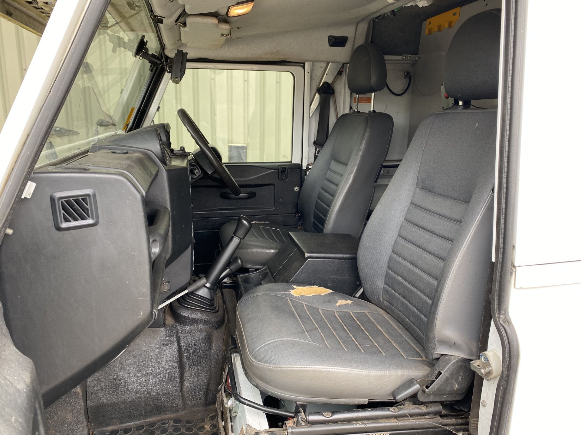 Land Rover Defender 110 2.2 Hardtop Utility - Image 45 of 65