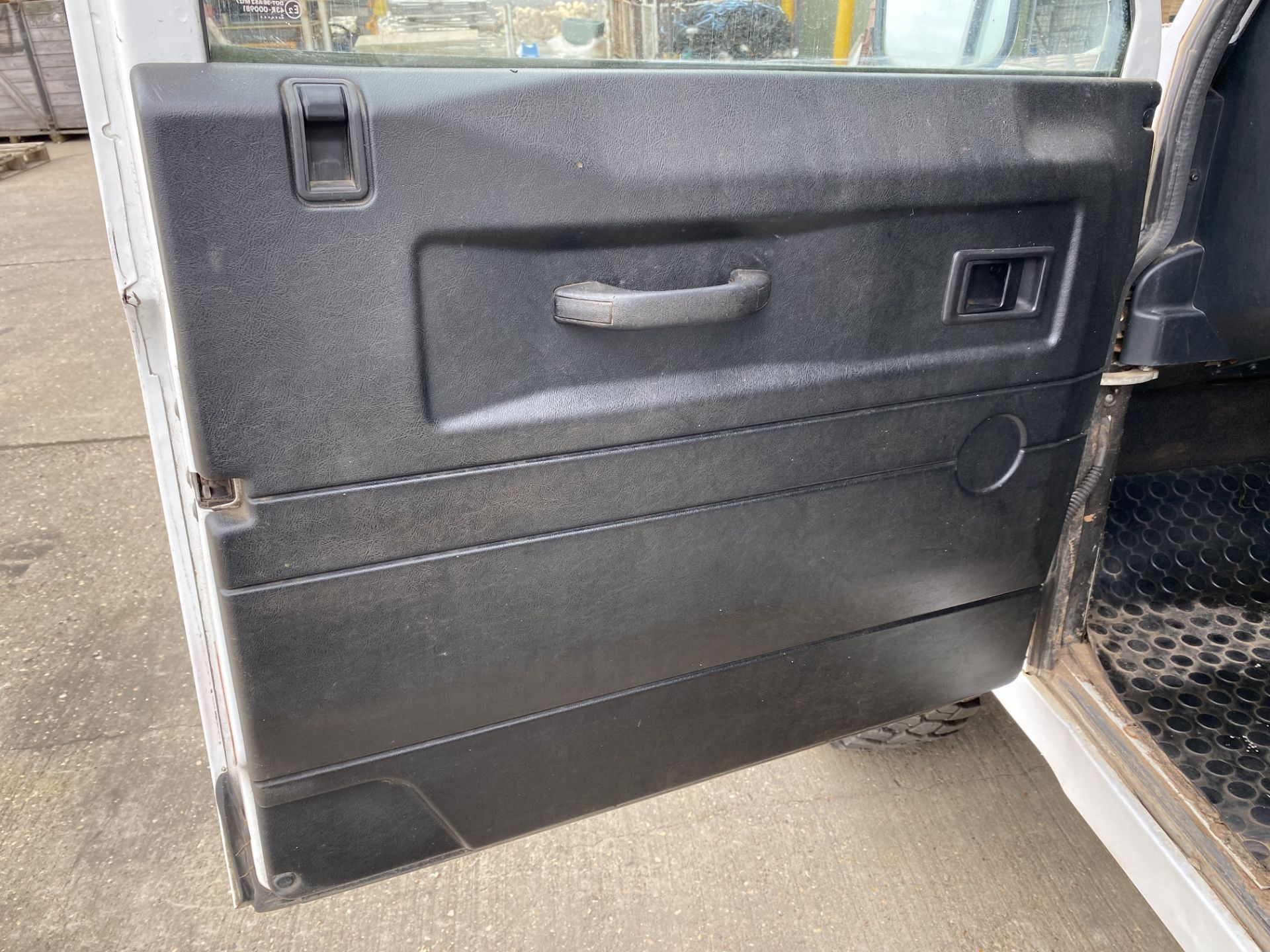 Land Rover Defender 110 2.2 Hardtop Utility - Image 44 of 65