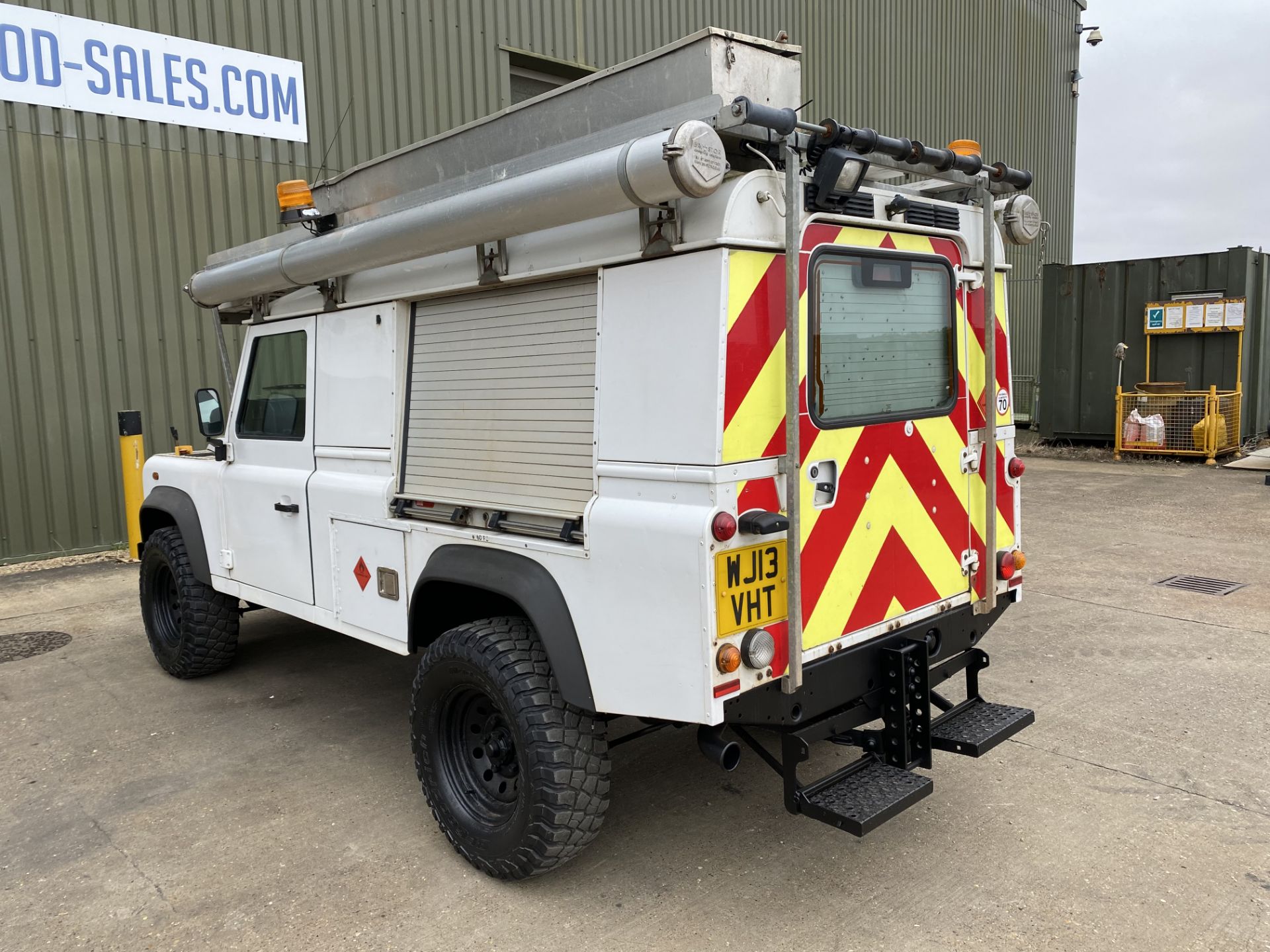 Land Rover Defender 110 2.2 Hardtop Utility - Image 32 of 65