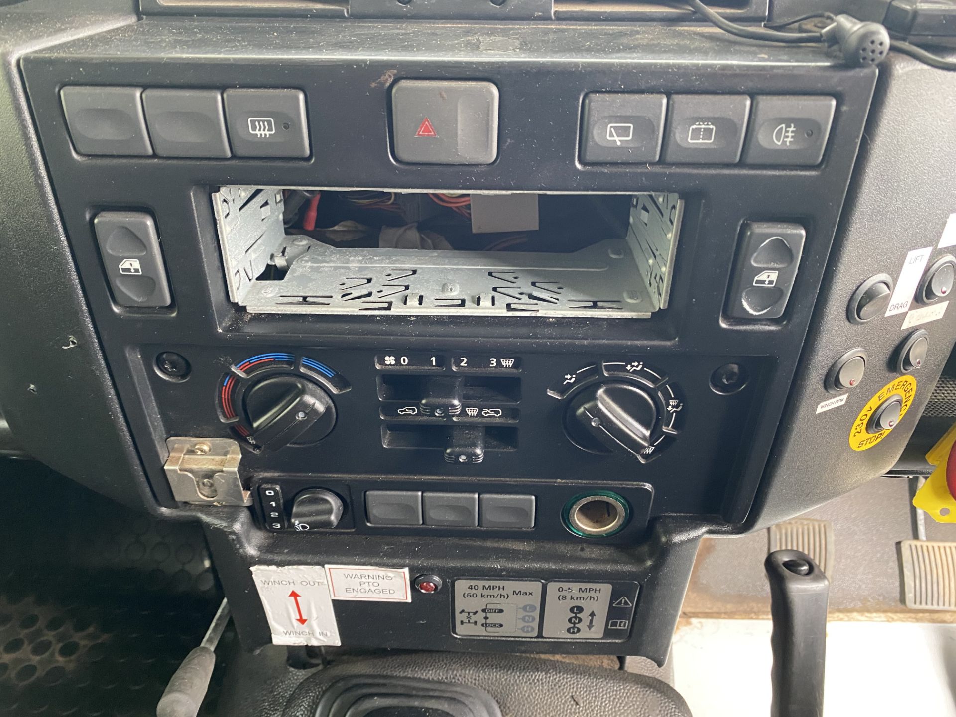 Land Rover Defender 110 2.2 Hardtop Utility - Image 17 of 65