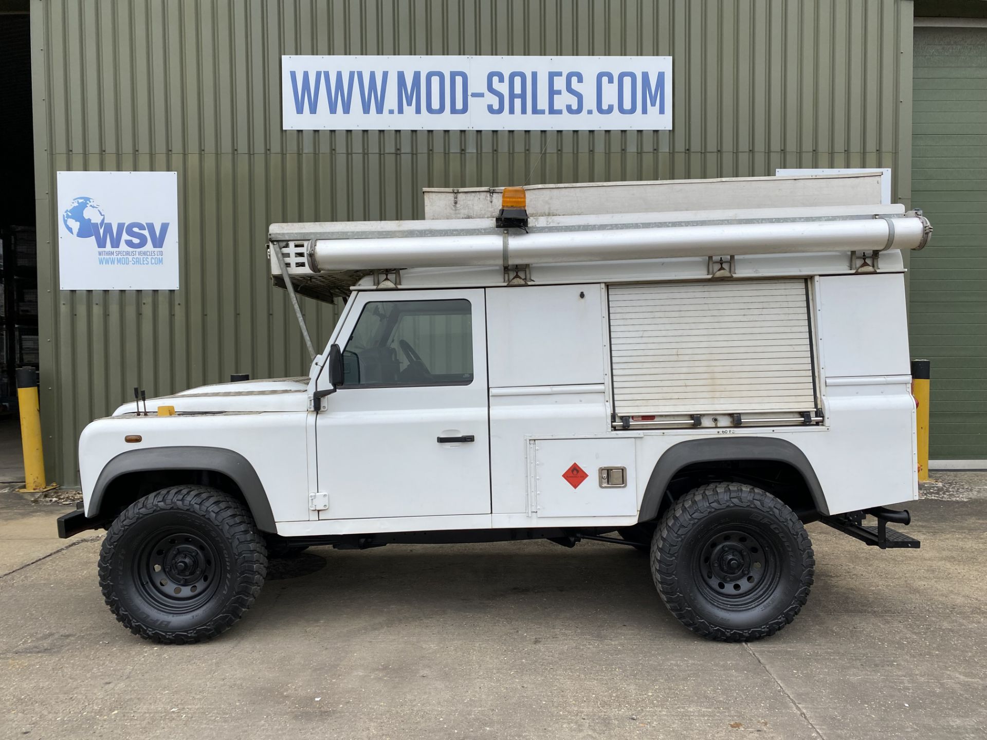 Land Rover Defender 110 2.2 Hardtop Utility - Image 34 of 65