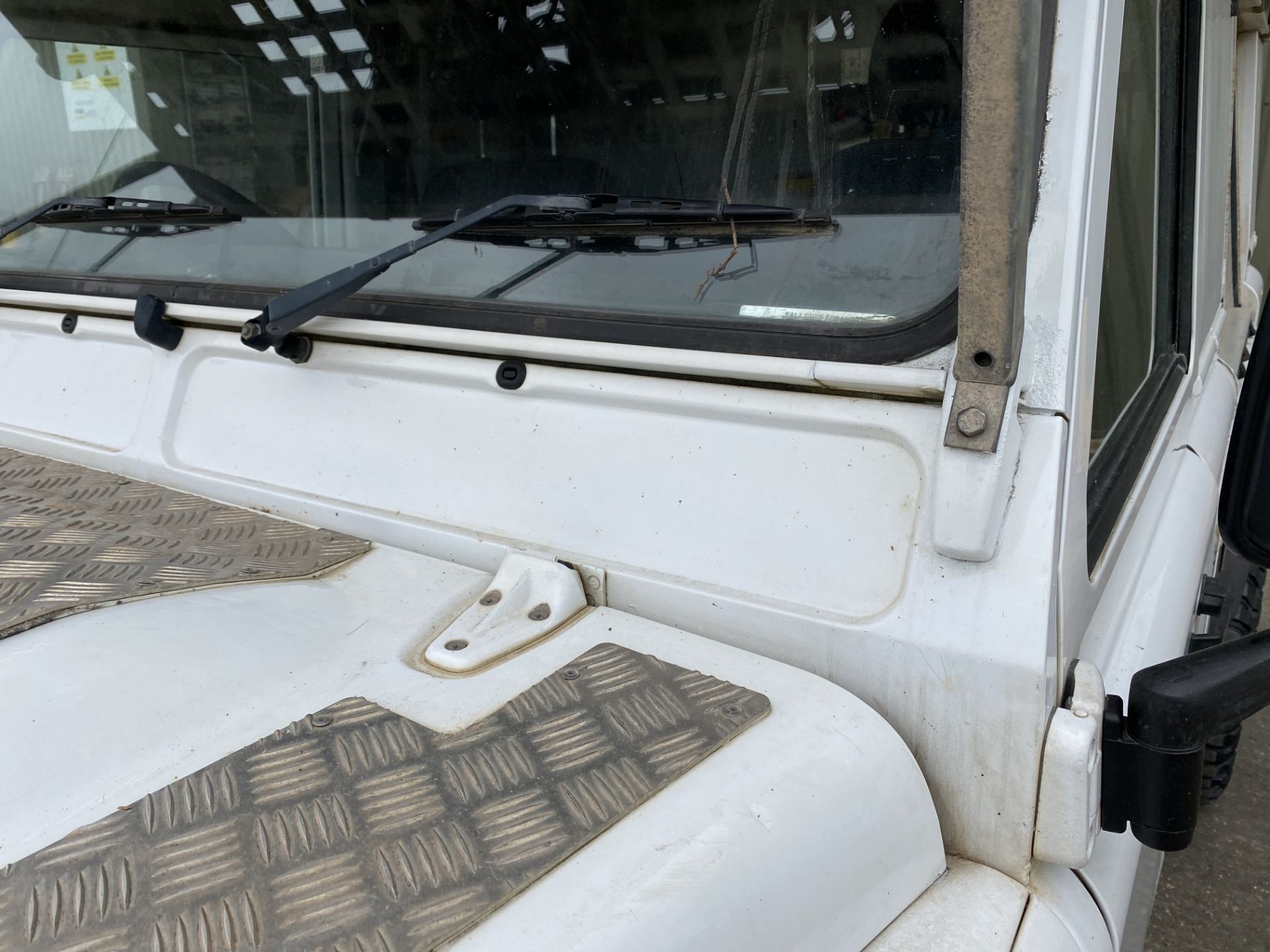 Land Rover Defender 110 2.2 Hardtop Utility - Image 60 of 65