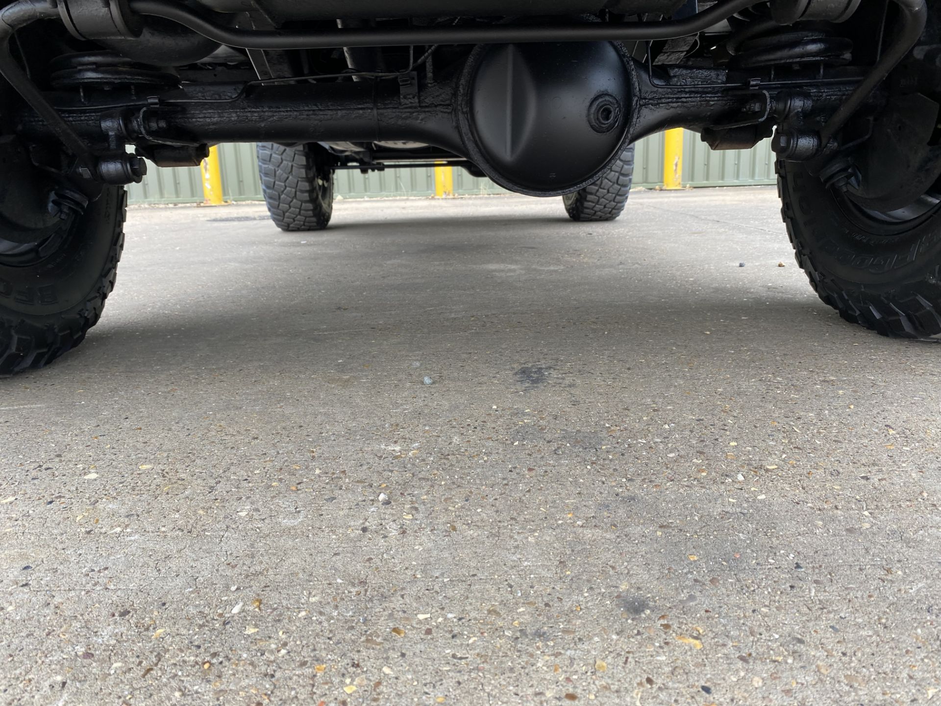 Land Rover Defender 110 2.2 Hardtop Utility - Image 31 of 65