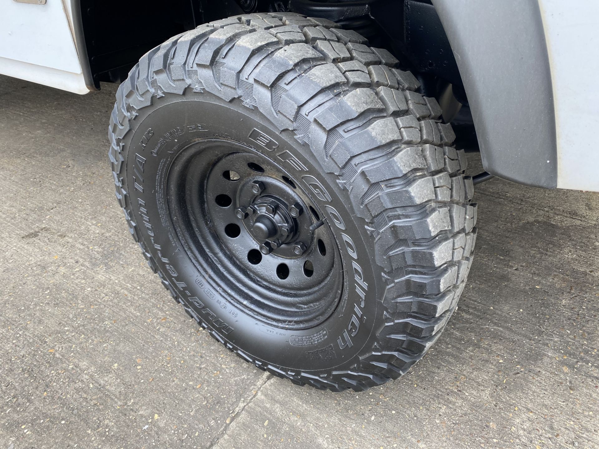 Land Rover Defender 110 2.2 Hardtop Utility - Image 36 of 65