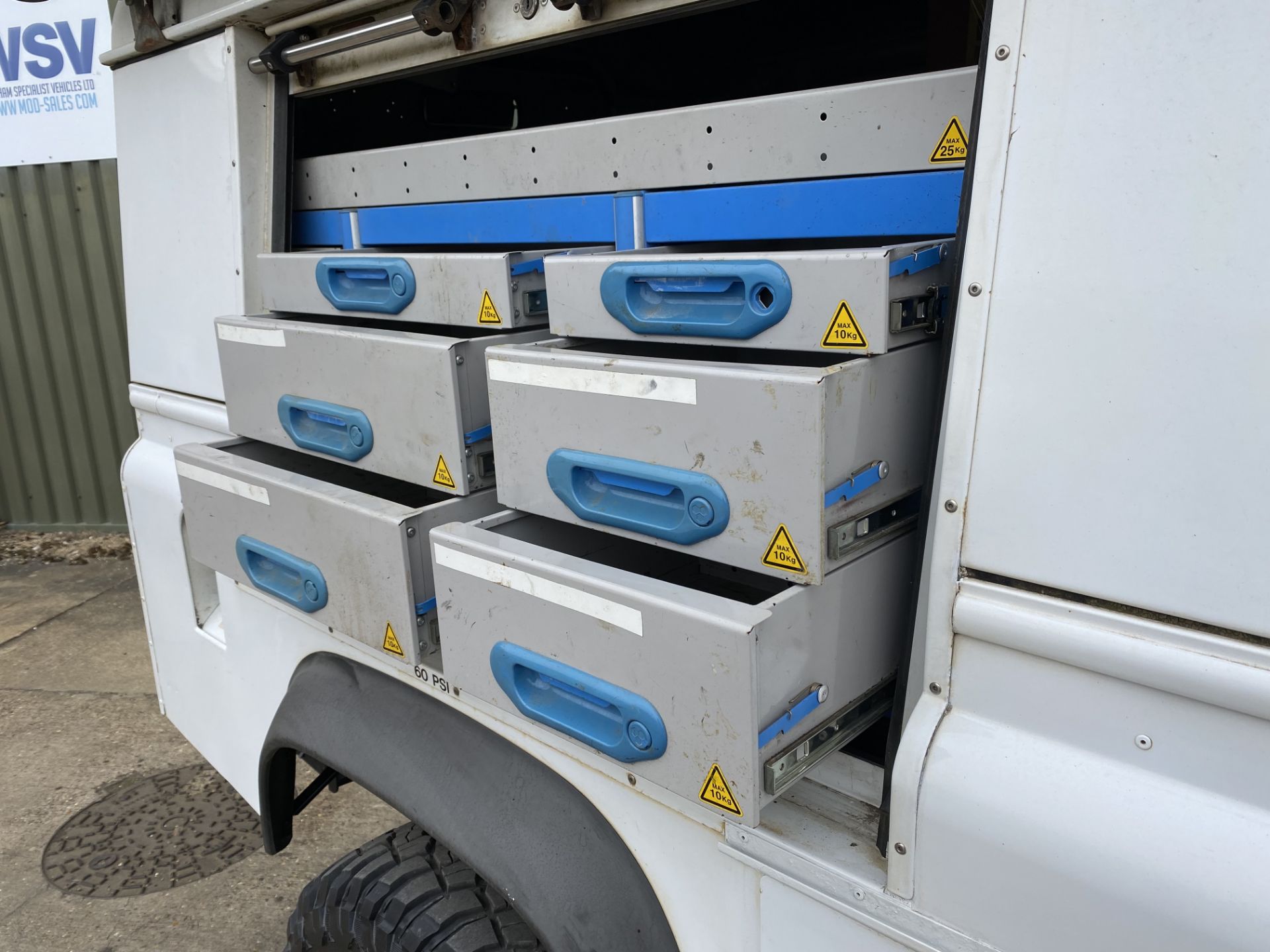 Land Rover Defender 110 2.2 Hardtop Utility - Image 5 of 65