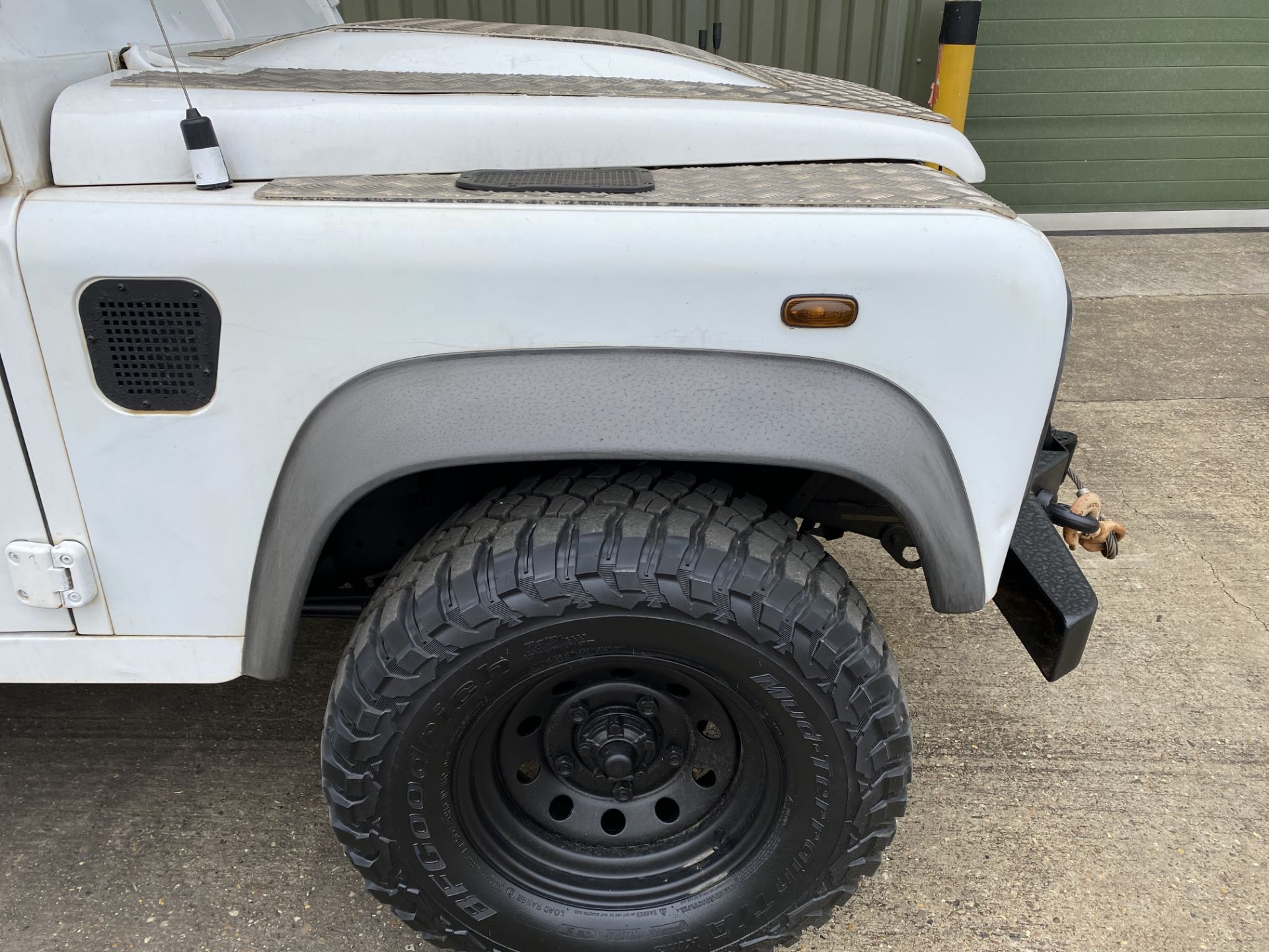 Land Rover Defender 110 2.2 Hardtop Utility - Image 10 of 65