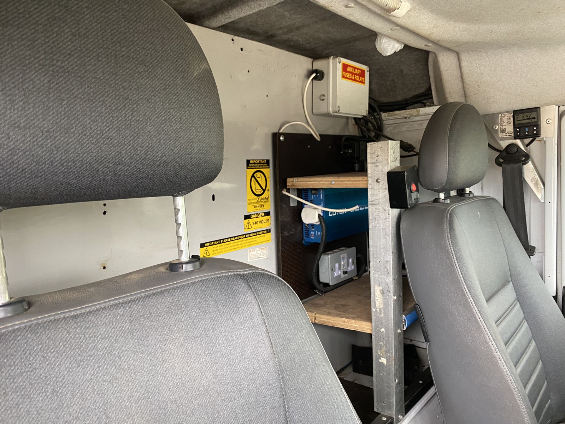 Land Rover Defender 110 2.2 Hardtop Utility - Image 15 of 65