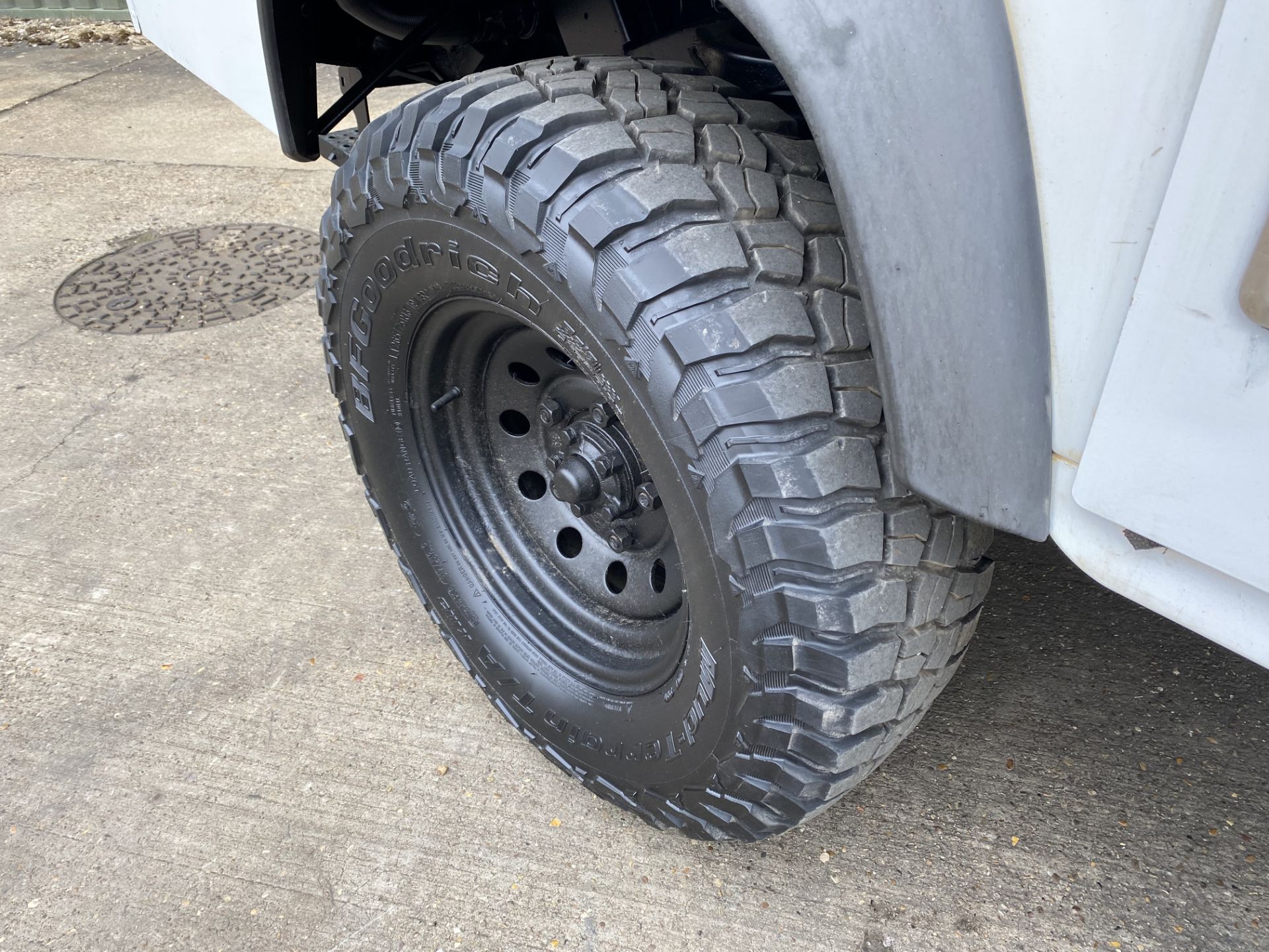 Land Rover Defender 110 2.2 Hardtop Utility - Image 6 of 65