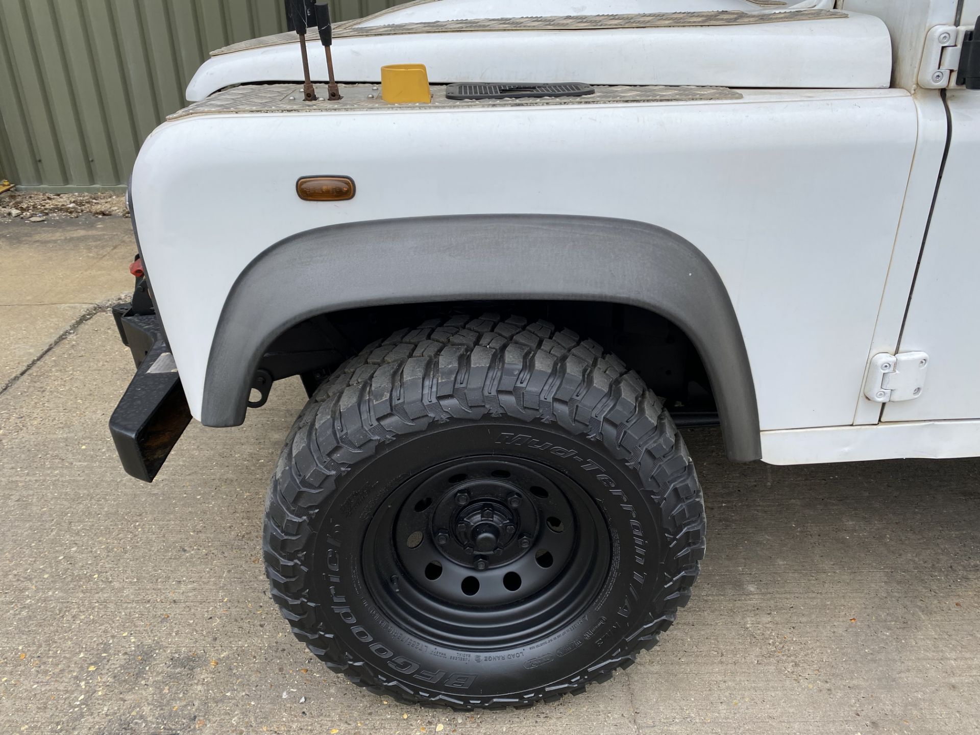 Land Rover Defender 110 2.2 Hardtop Utility - Image 35 of 65