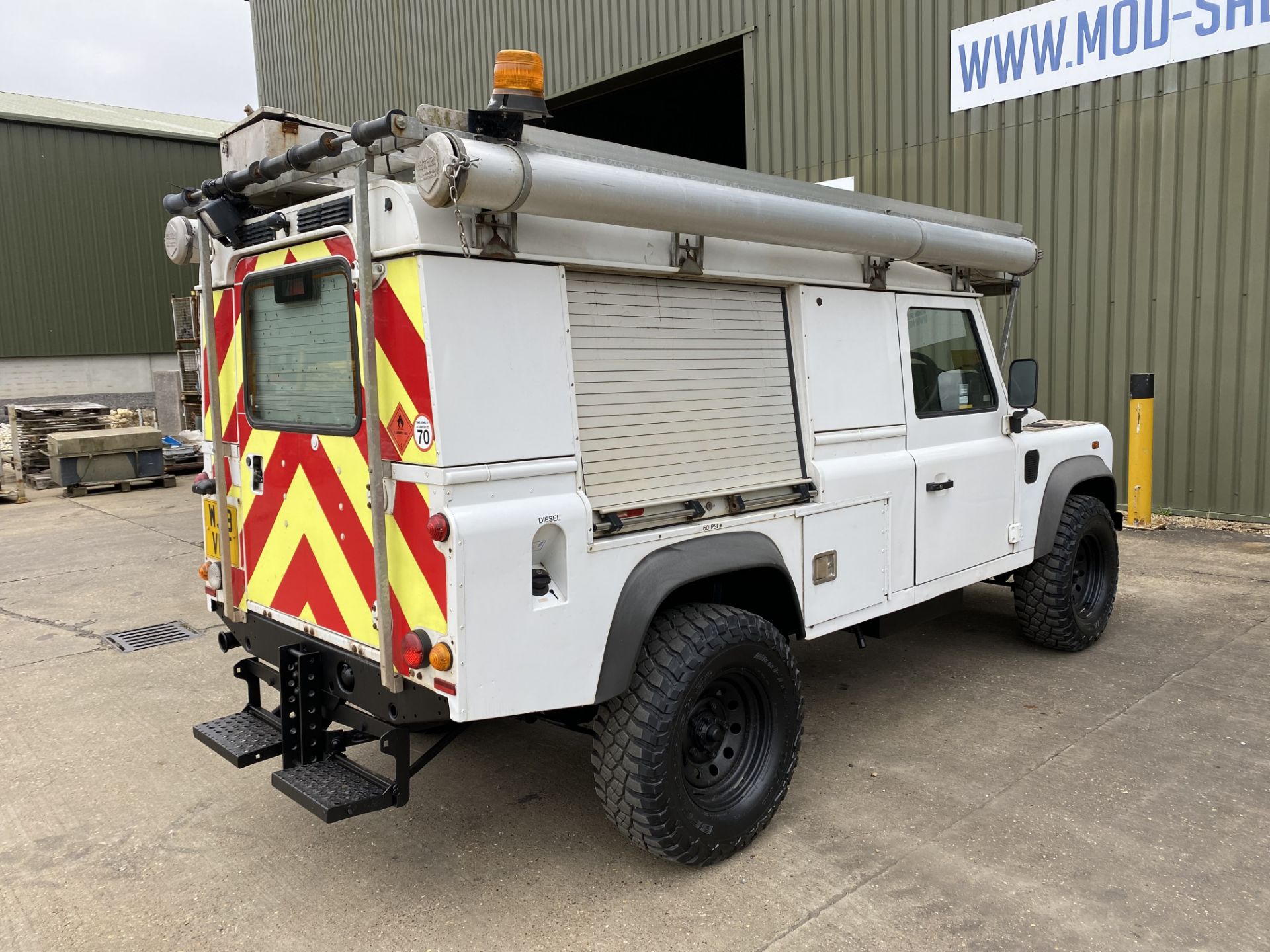 Land Rover Defender 110 2.2 Hardtop Utility - Image 33 of 65