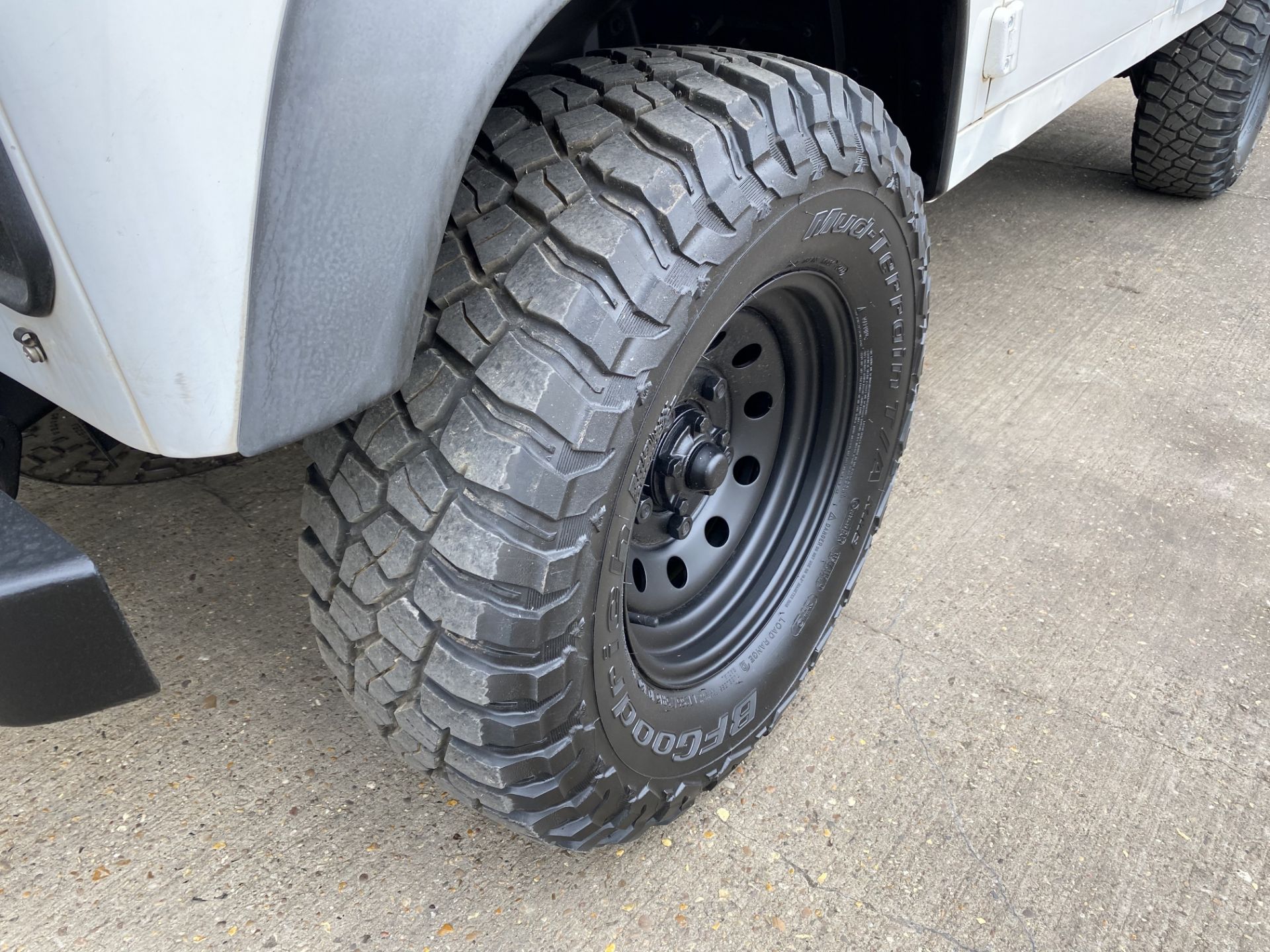 Land Rover Defender 110 2.2 Hardtop Utility - Image 37 of 65