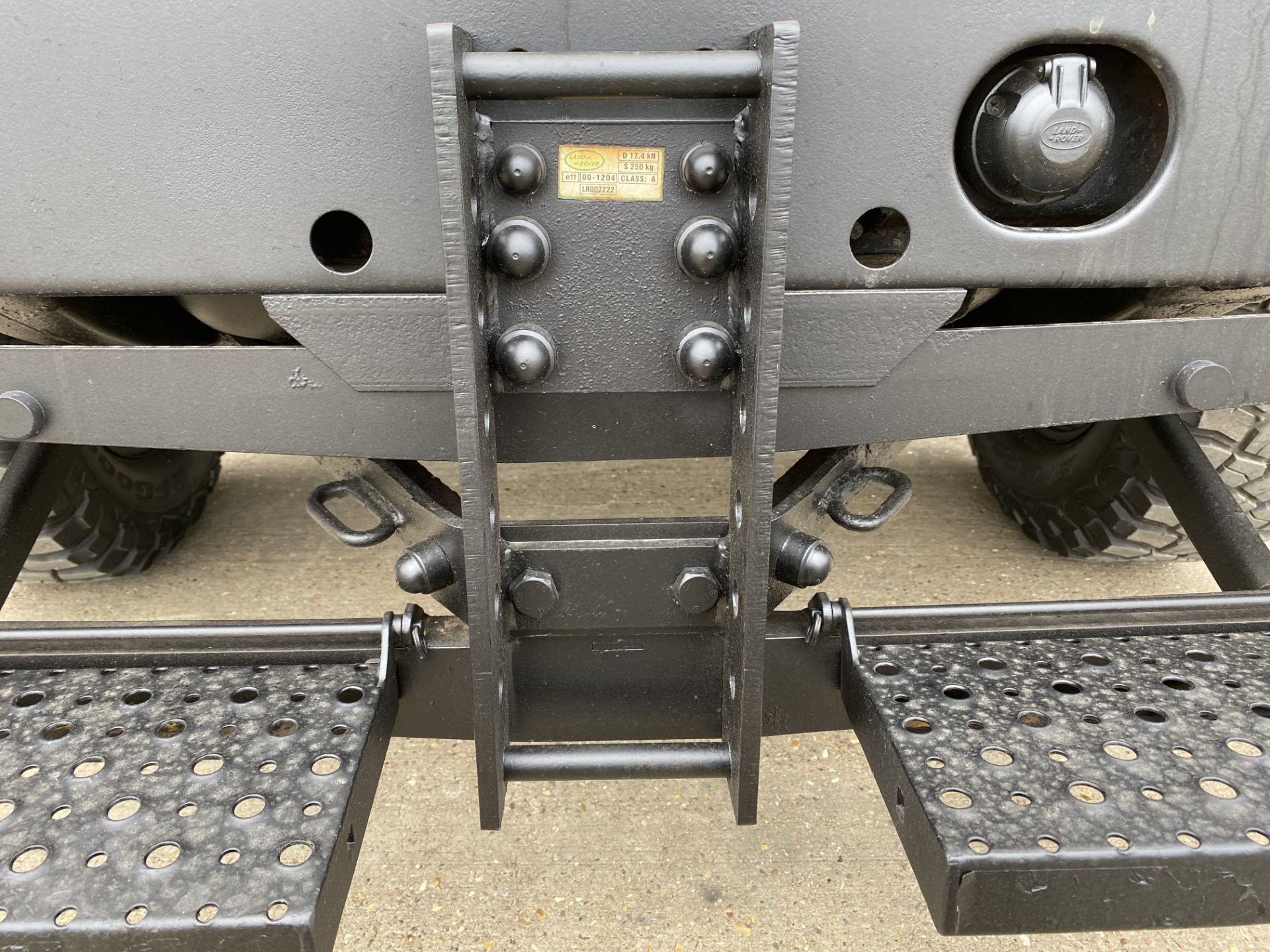 Land Rover Defender 110 2.2 Hardtop Utility - Image 30 of 65