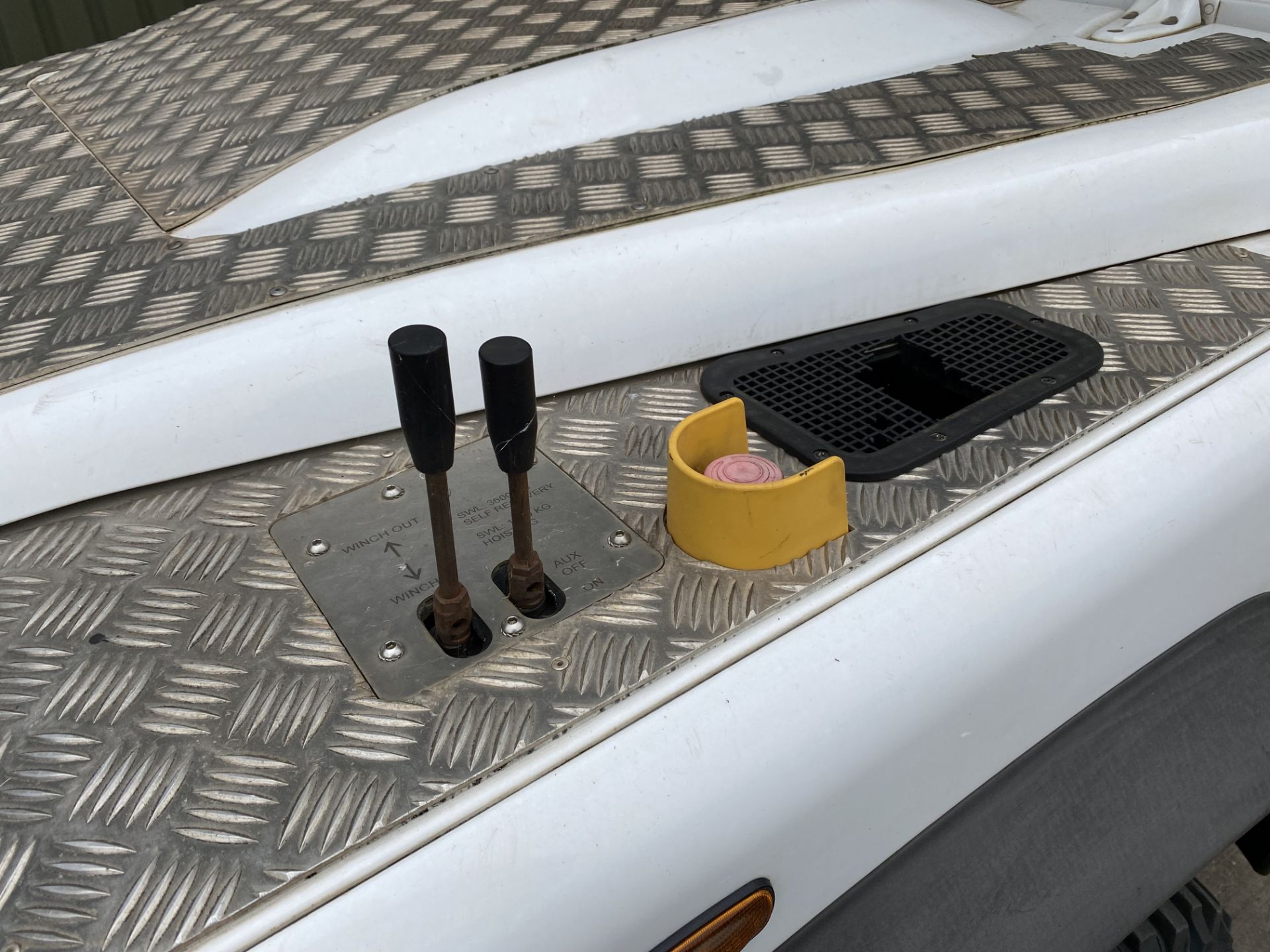 Land Rover Defender 110 2.2 Hardtop Utility - Image 38 of 65