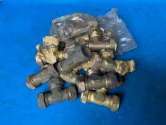 17 x New Unissued WADE Brass Pipe T Fittings