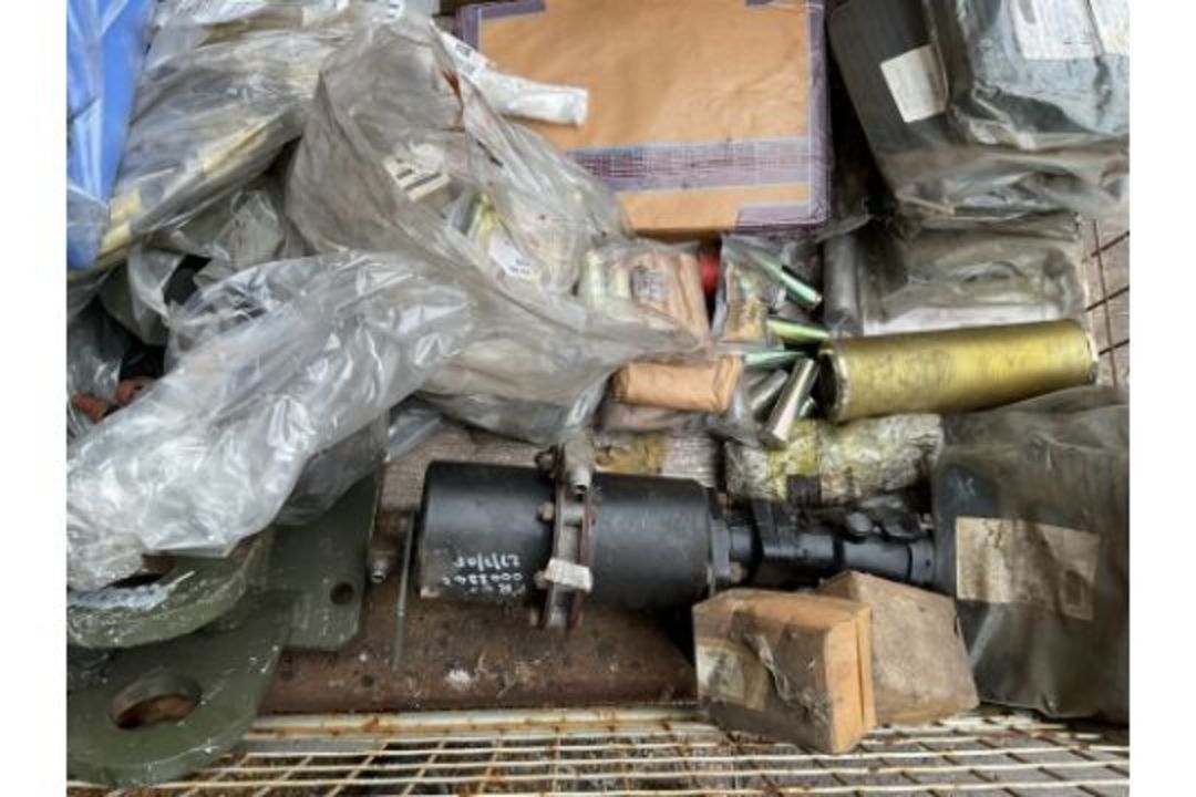 1 x Stillage New Military Vehicle Spare inc CET, GKN, Impellers,Nuts, Bolts,Brake units Hinges etc - Image 8 of 8