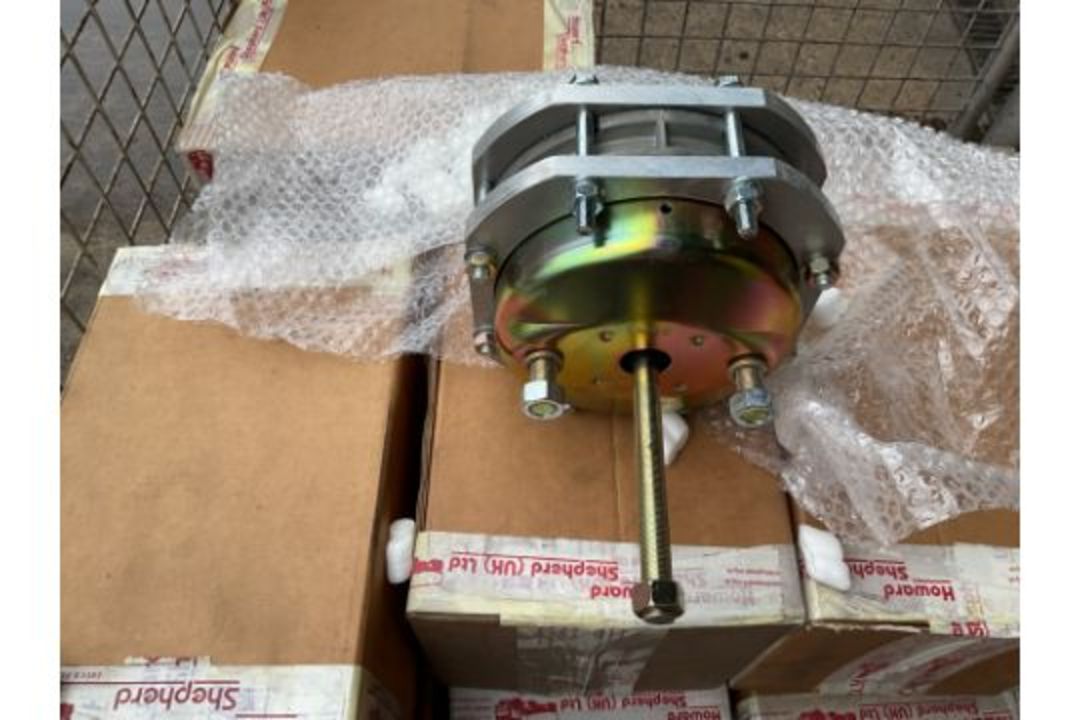 17 x New Unissued Air Brake Chambers MoD Reserve Stocks - Image 2 of 5