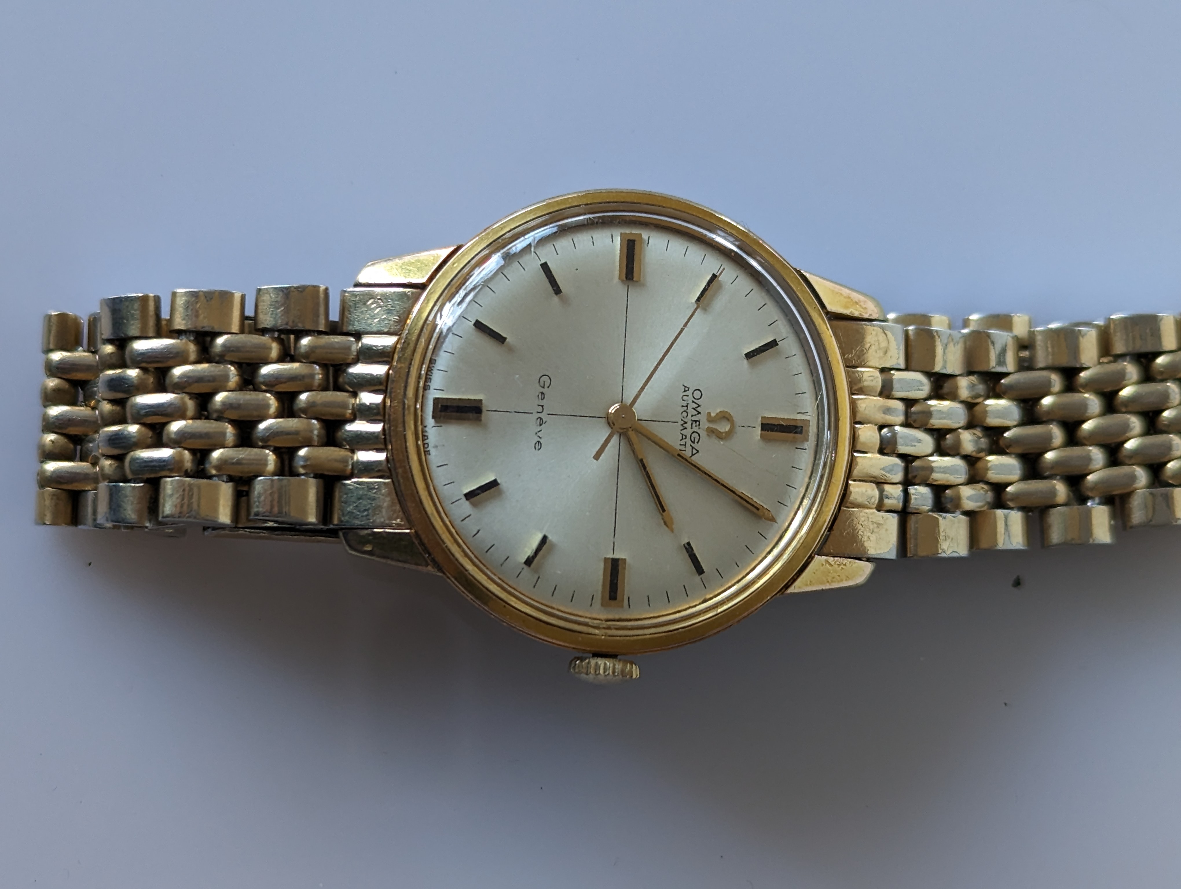 An Omega Automatic Geneve wristwatch with baton markers on a champagne dial - Image 2 of 3