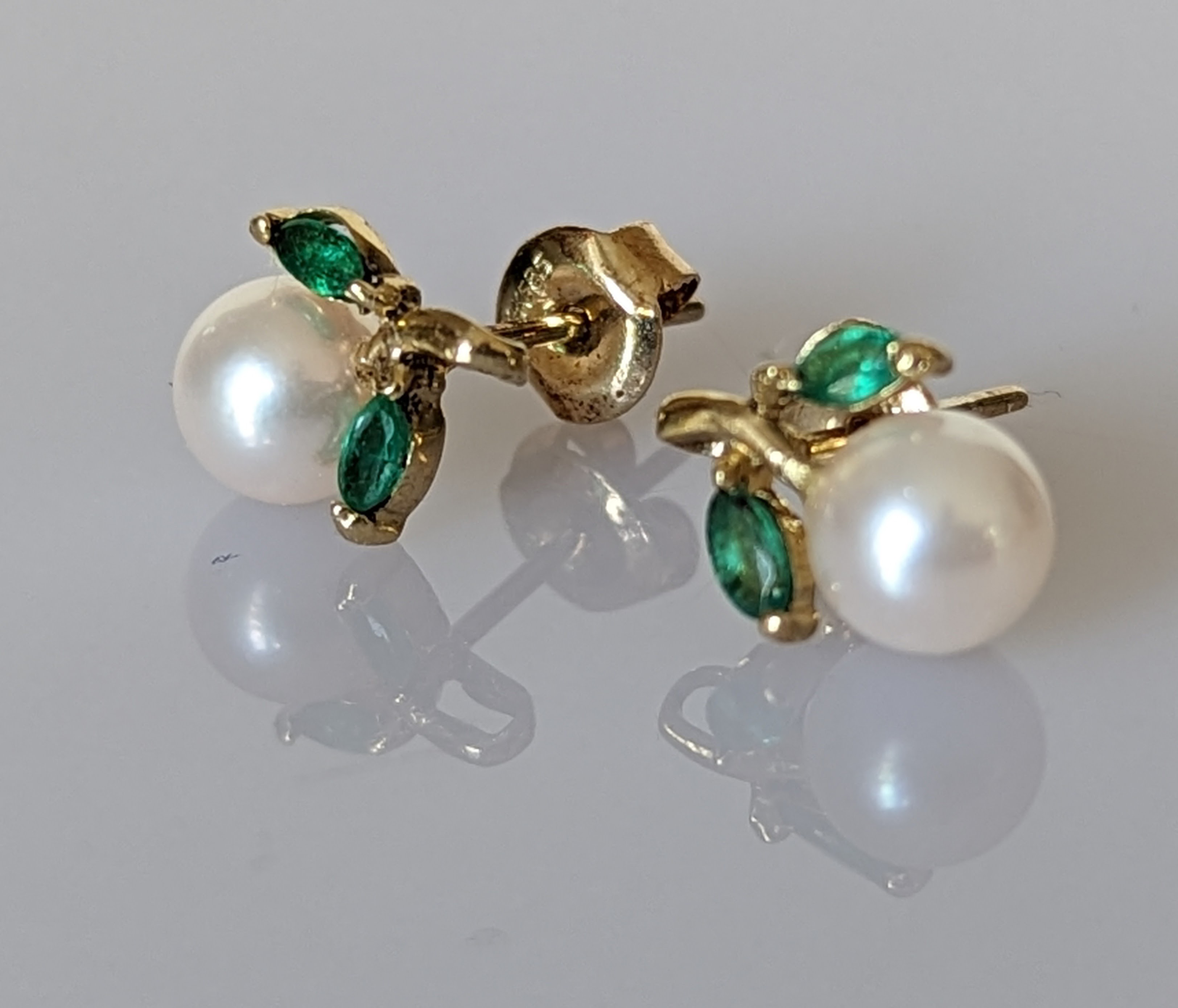 An oval opal cluster ring, 9 x 15mm and another gem-set dress ring, both on yellow gold claw setting - Image 6 of 11