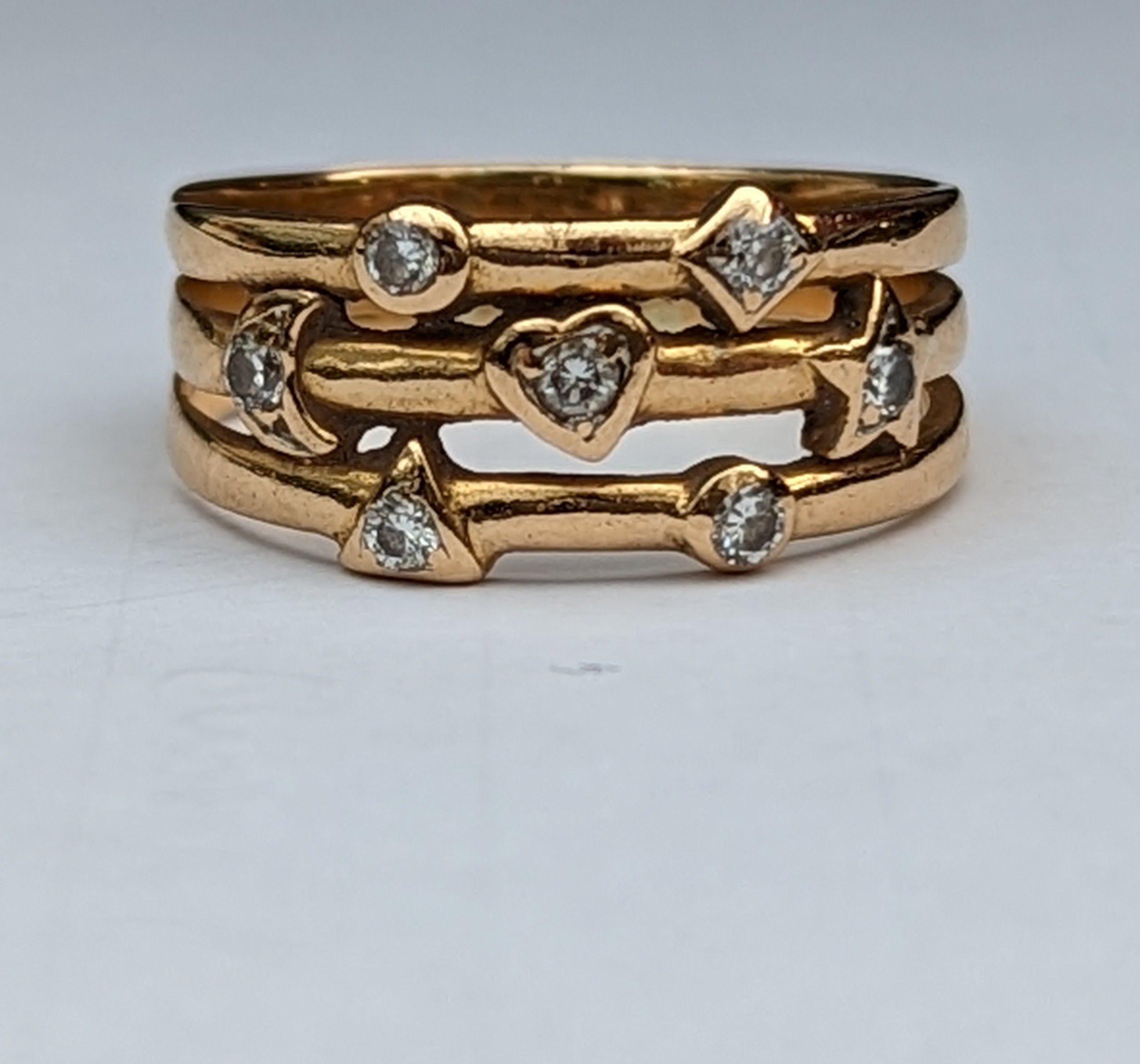 A yellow gold split shank ring with diamond decoration, size O, unmarked but test for 14ct, 4.2g