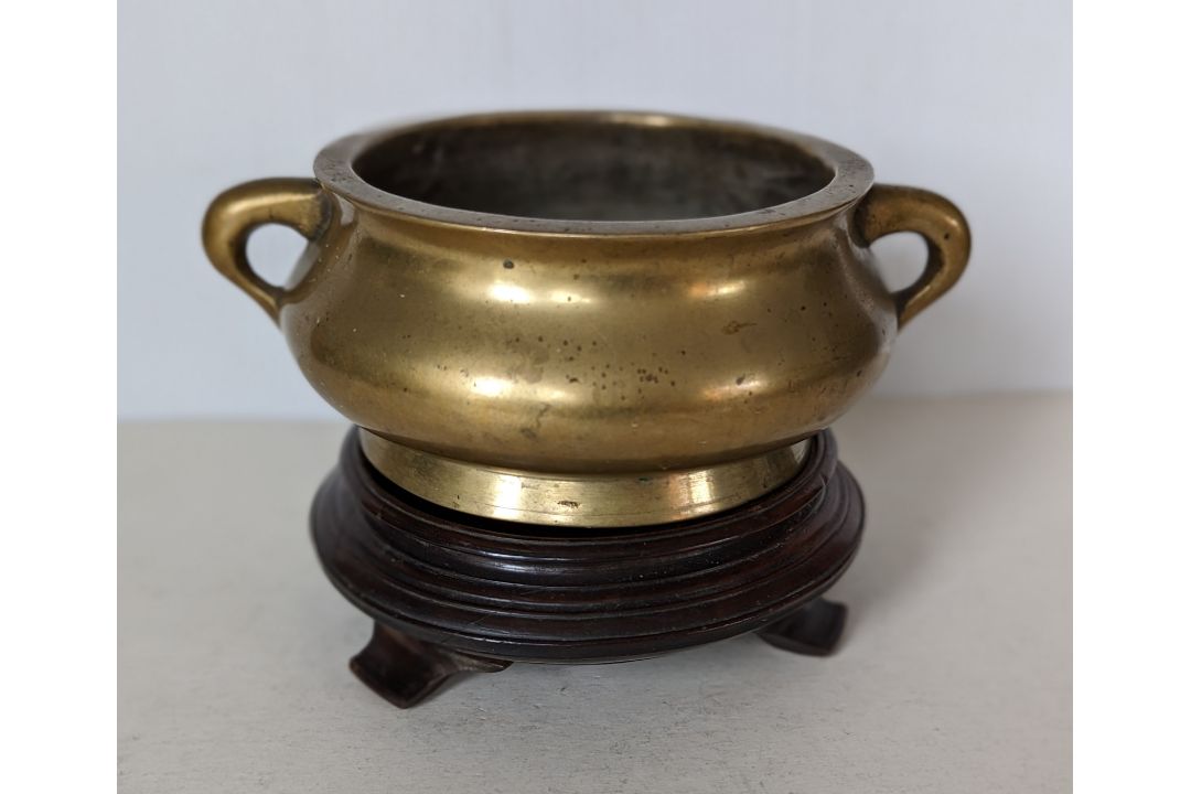 A late 17th/early 18th century Chinese bronze bombe censer - Image 2 of 7