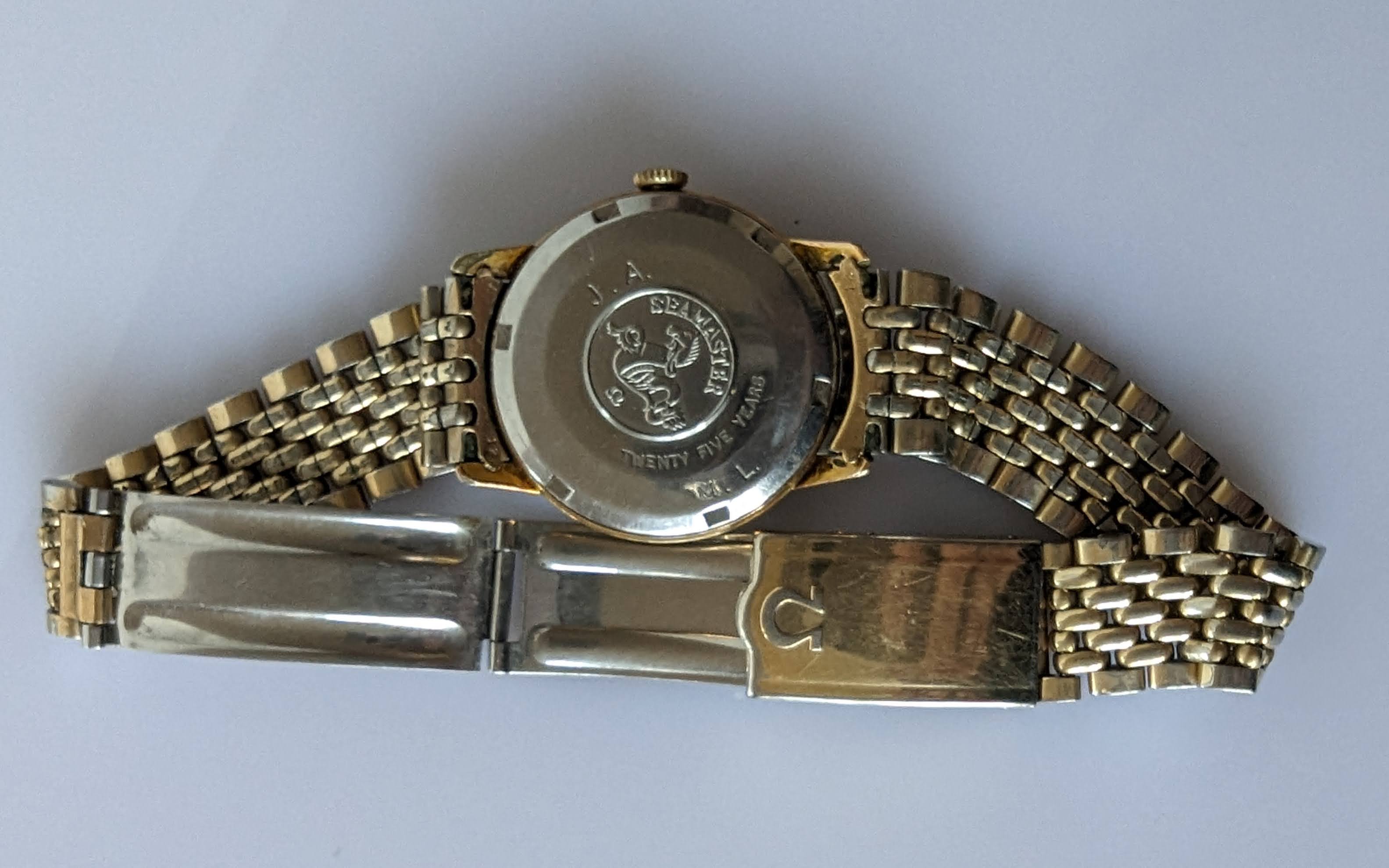 An Omega Automatic Geneve wristwatch with baton markers on a champagne dial - Image 3 of 3