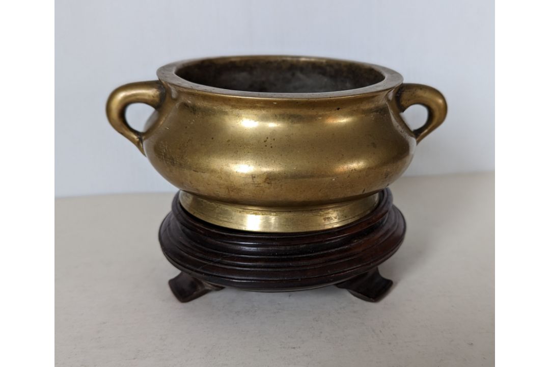 A late 17th/early 18th century Chinese bronze bombe censer - Image 1 of 7