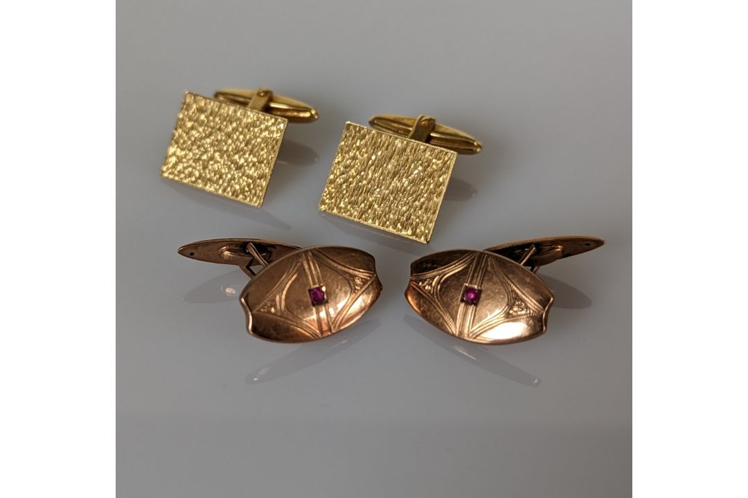 A pair of 18ct yellow gold cufflinks of oblong form with textured design, stamped 750, 12g  - Image 1 of 3