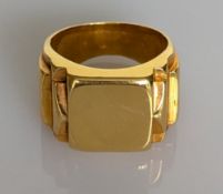An 18ct yellow gold signet ring with faceted design, size Q, import marks for London, 28.5g