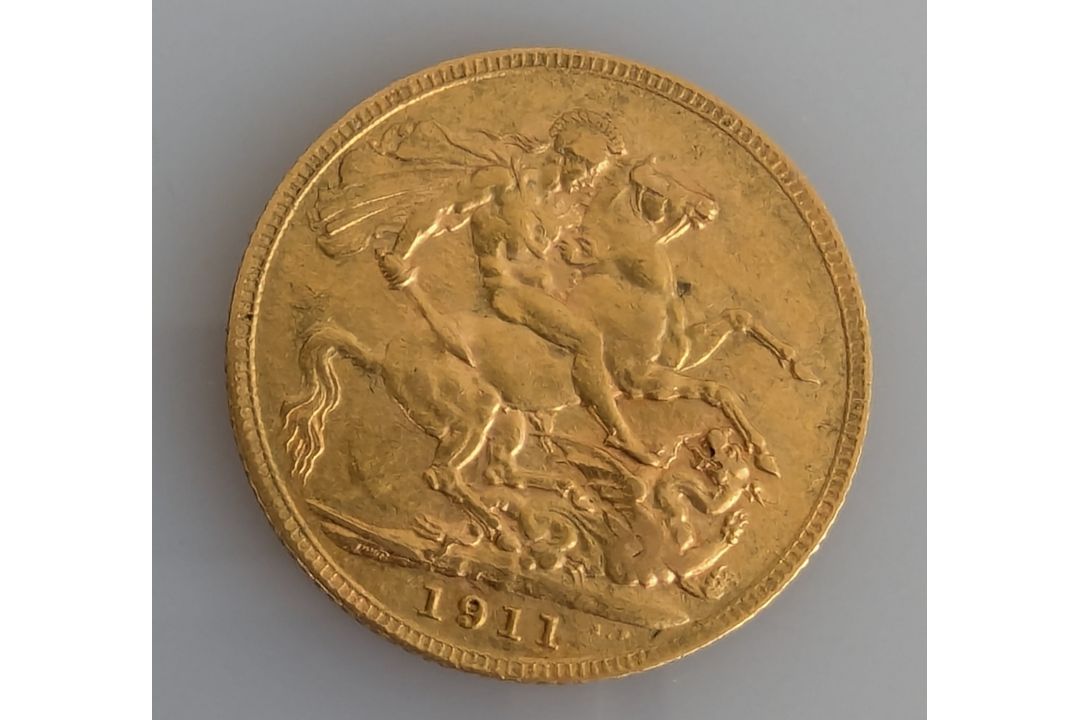 A George V gold full sovereign, 1911 - Image 1 of 2