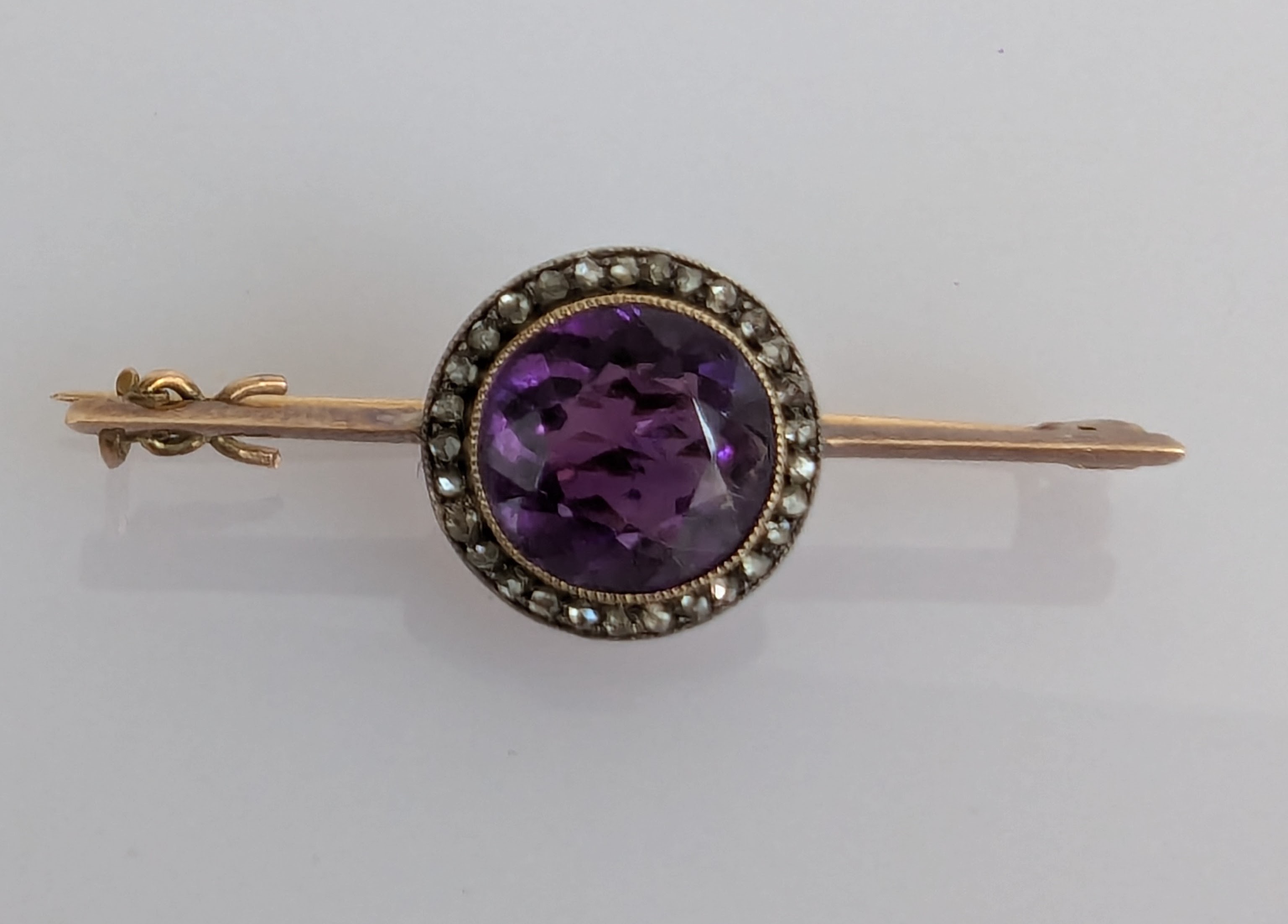 An assortment of four Victorian and Edwardian gem-set and seed pearl brooches, all stones and clasps - Image 4 of 7
